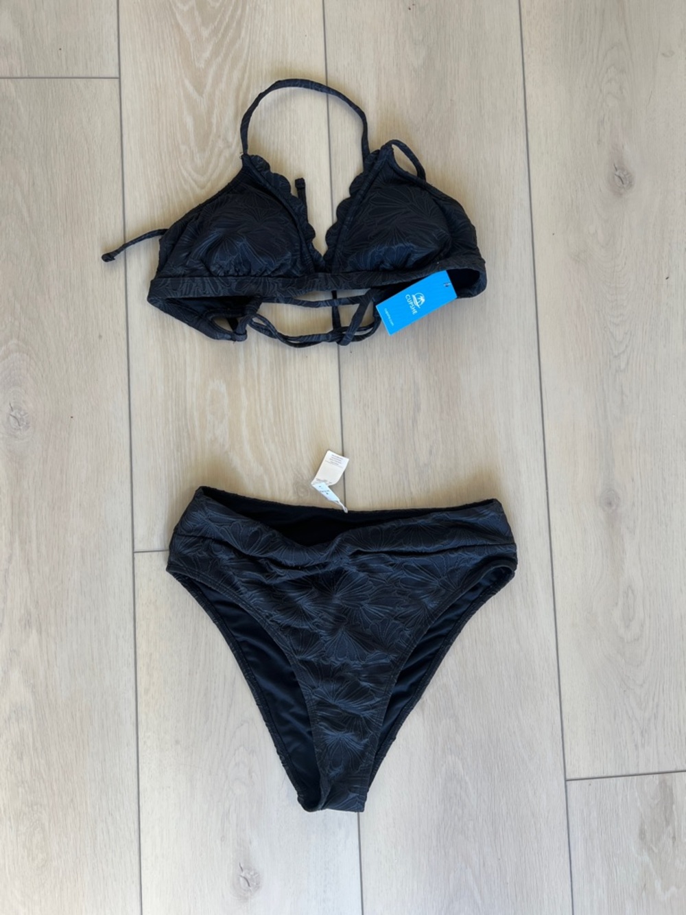 Cupshe Black Textured Floral Bikini Top